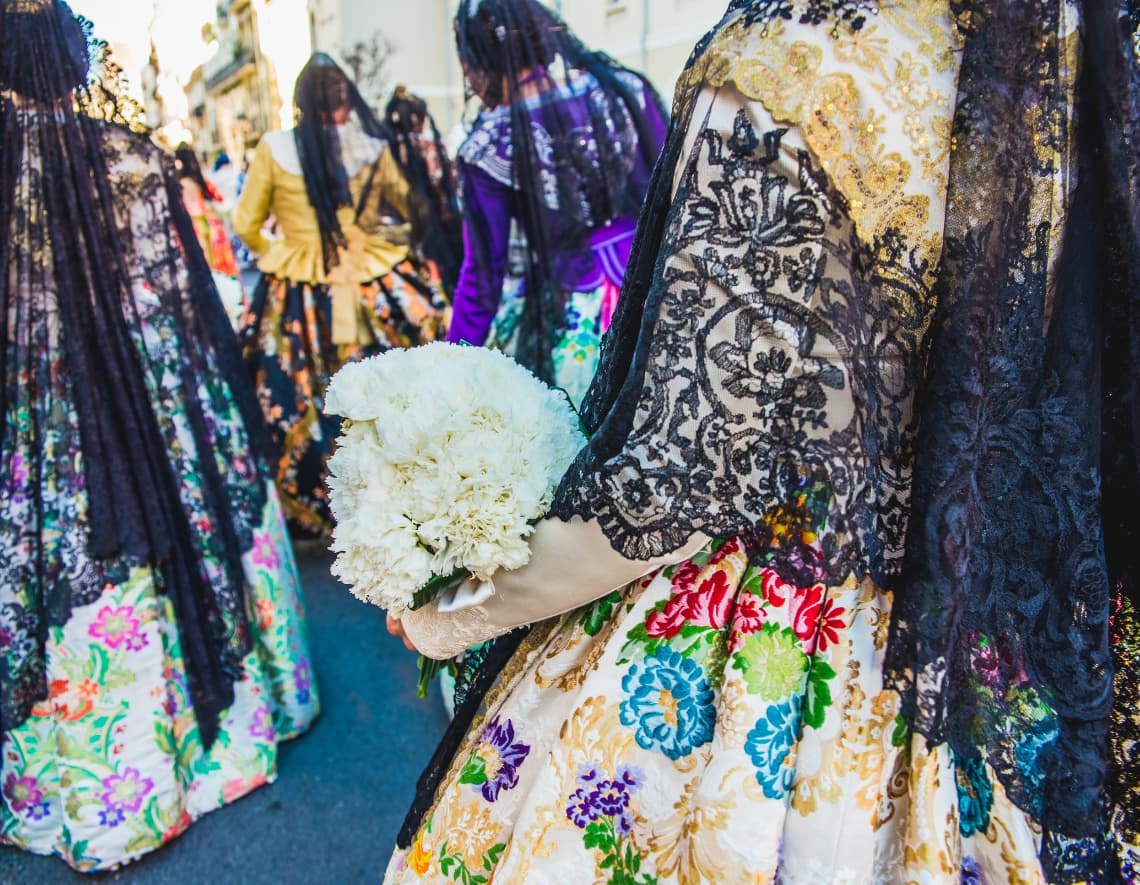 ramo de claveles para la ofrenda de flores de valencia